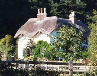 Thatched roof cottage in Hampshire